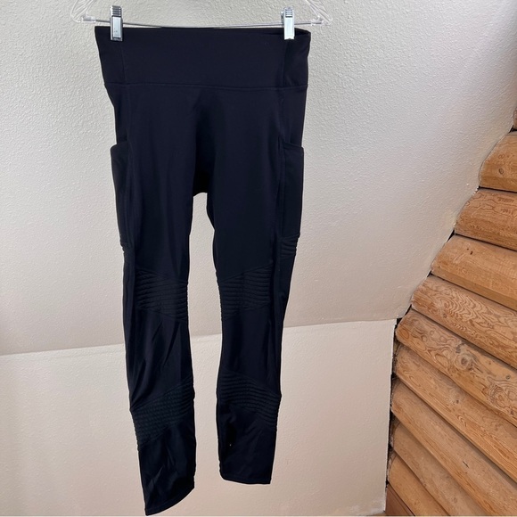 FABLETICS MOTION 365 Black Workout Leggings. Size Small. Outer Pockets. - Picture 1 of 5